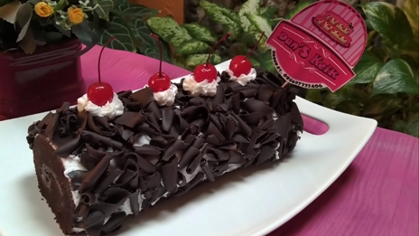 Jual Blackforest Roll Cake